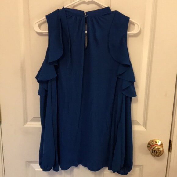 LOFT Cold Shoulder Top Size Medium - Picture 2 of 4